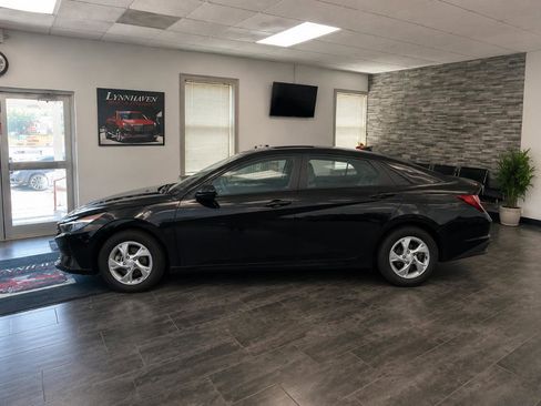 Used 2023 Hyundai Elantra SE FWD image 5