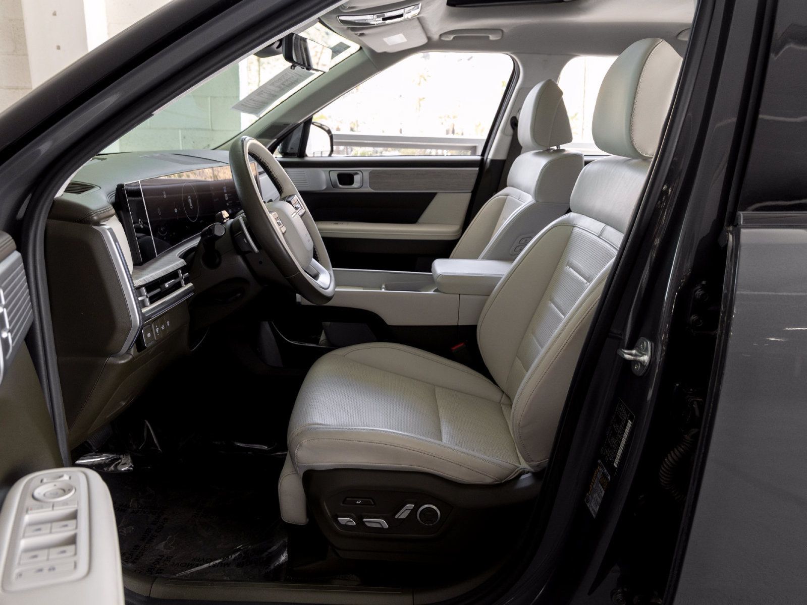 Used 2025 Hyundai Santa Fe Calligraphy AWD/4WD image 11