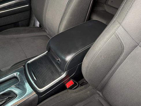 Used 2016 Dodge Charger R/T w/ Navigation & Travel Group image 39