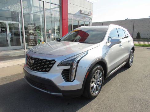 Used 2021 Cadillac XT4 Premium Luxury FWD image 2