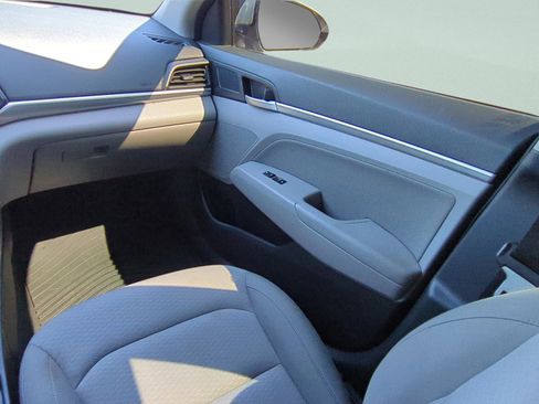 Used 2019 Hyundai Elantra SEL FWD image 12
