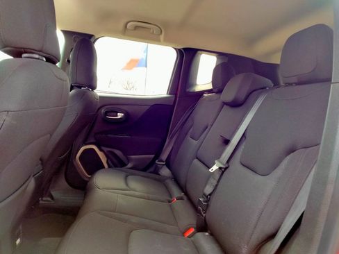 Used 2017 Jeep Renegade Latitude image 12