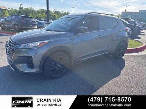 Used 2022 Nissan Kicks SR w/ Premium Package FWD image 5