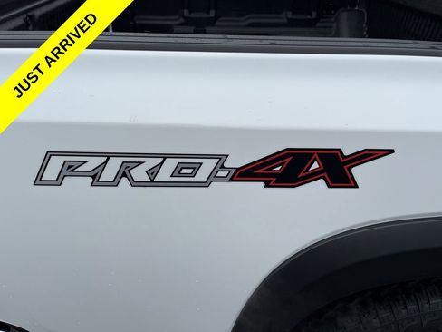 Used 2024 Nissan Frontier PRO-4X w/ Technology Package image 15