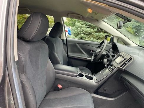 Used 2013 Toyota Venza LE FWD image 28