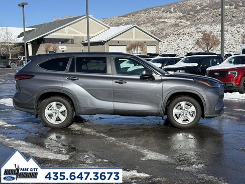 Used 2024 Toyota Highlander LE image 6
