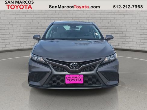 Used 2022 Toyota Camry SE image 2