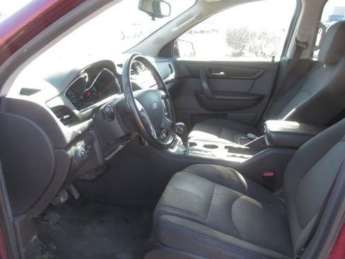 Used 2017 Chevrolet Traverse LT w/ Style and Technology Package image 3