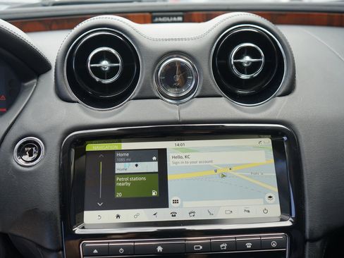 Used 2018 Jaguar XJ R-Sport image 33