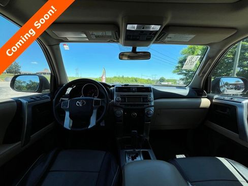 Used 2011 Toyota 4Runner SR5 w/ Convenience Pkg AWD/4WD image 4
