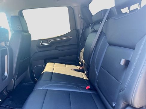 Used 2023 GMC Sierra 1500 SLT w/ X31 Off-Road Package AWD/4WD image 24