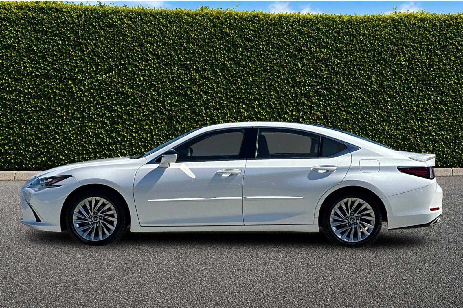 Used 2023 Lexus ES 350 Ultra Luxury w/ Accessory Package (Z2) FWD image 7