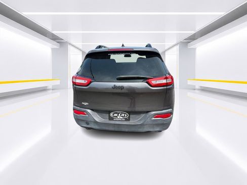 Used 2017 Jeep Cherokee Sport FWD image 5