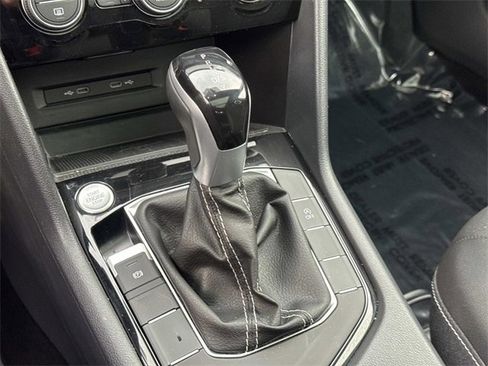 Certified 2024 Volkswagen Taos SE w/ Panoramic Sunroof Package image 22