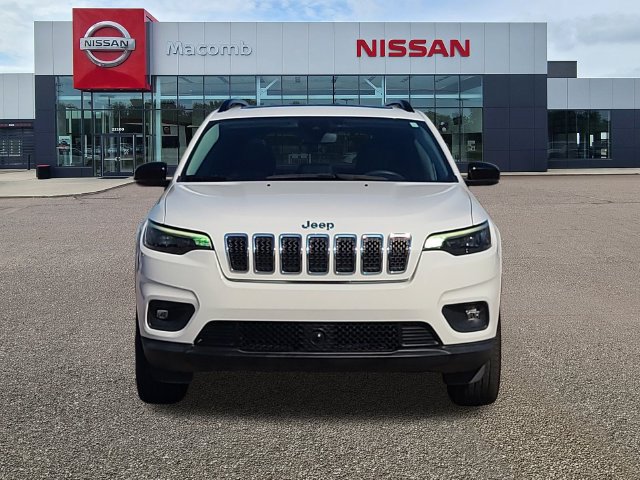 Used 2022 Jeep Cherokee Latitude Lux w/ Sun & Sound Group AWD/4WD image 2