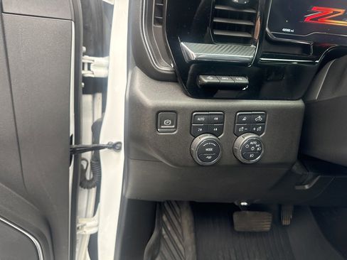 Used 2024 Chevrolet Silverado 2500 LTZ w/ LTZ Convenience Package image 22