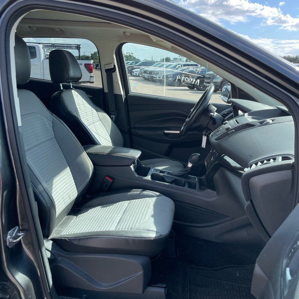 Used 2017 Ford Escape SE w/ SE Sport Appearance Package AWD/4WD image 7