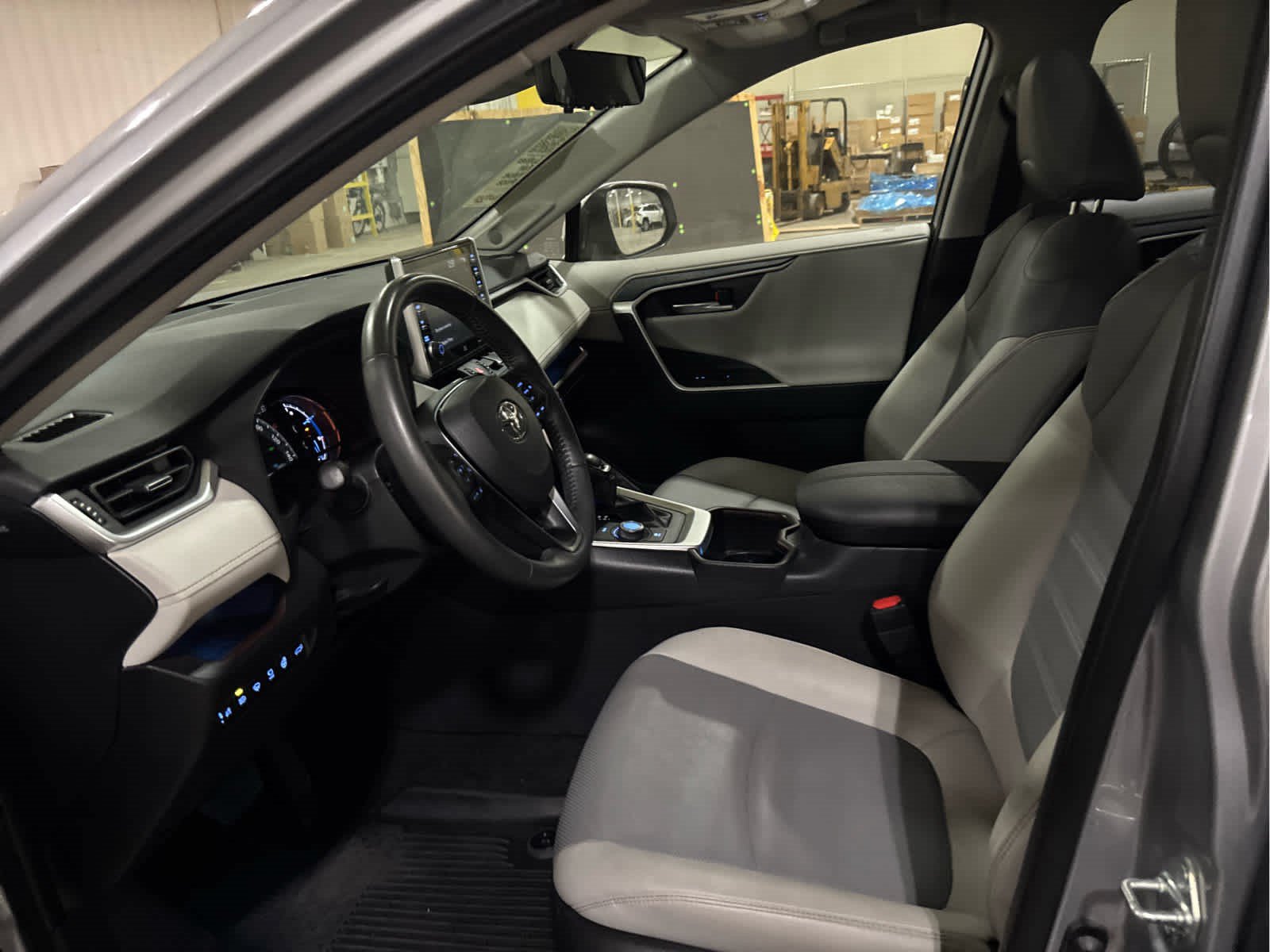 Used 2022 Toyota RAV4 Limited AWD/4WD image 9