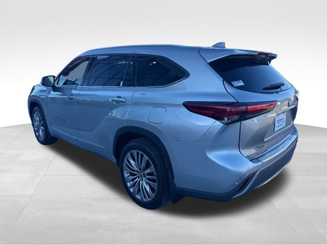 Used 2022 Toyota Highlander Platinum AWD/4WD image 3