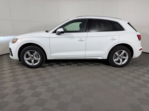 Used 2023 Audi Q5 2.0T Premium w/ Convenience Package AWD/4WD image 2