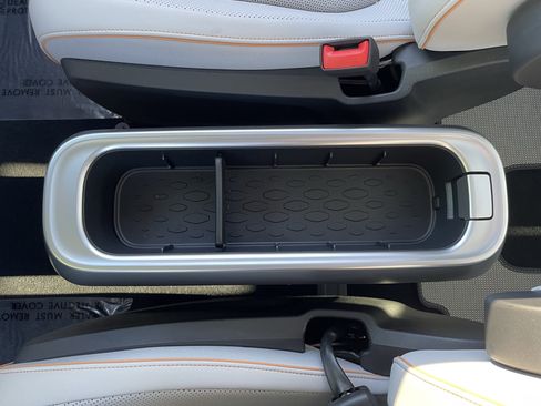 Used 2025 Volkswagen ID. Buzz 1st Edition image 25