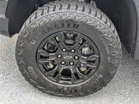 Used 2025 Chevrolet Silverado 1500 ZR2 w/ Technology Package AWD/4WD image 12