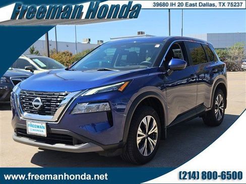 Used 2022 Nissan Rogue SV image 1