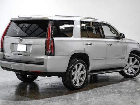 Used 2015 Cadillac Escalade Luxury AWD/4WD image 11
