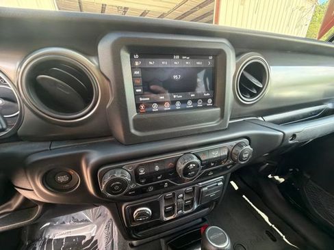 Used 2023 Jeep Gladiator Sport AWD/4WD image 21