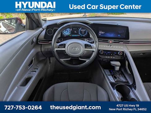 Used 2024 Hyundai Elantra Blue FWD image 17
