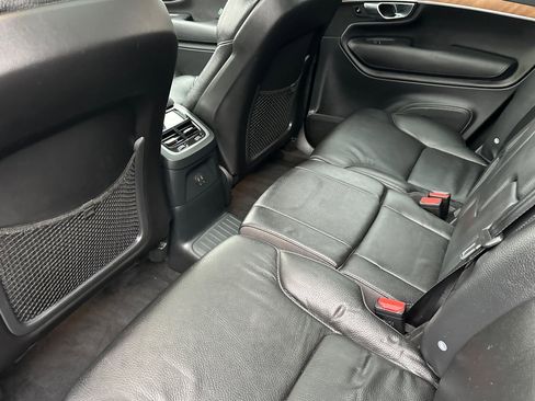 Used 2023 Volvo XC90 T8 Plus image 4
