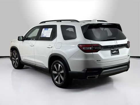 Used 2024 Honda Pilot Touring image 11