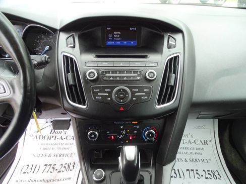 Used 2016 Ford Focus SE w/ Appearance Package w/ Equipment Group 201A FWD image 17