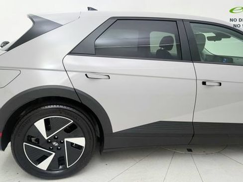 Used 2025 Hyundai Ioniq 5 SE RWD image 30