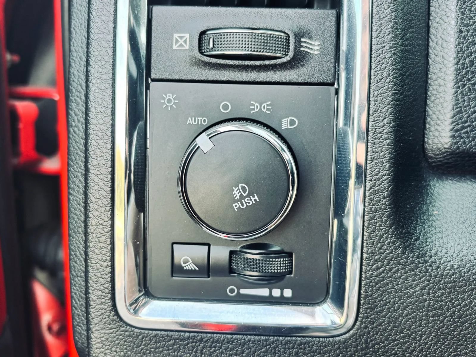 Used 2014 RAM 1500 Laramie w/ Trailer Tow Group AWD/4WD image 26