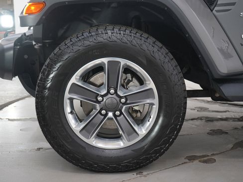 Used 2019 Jeep Wrangler Unlimited Sahara w/ Uconnect 4C Nav & Sound Group image 30