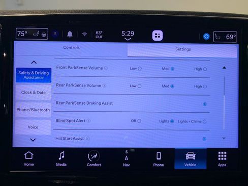 Used 2022 Chrysler Pacifica Touring-L w/ Uconnect Theater Family Group image 34