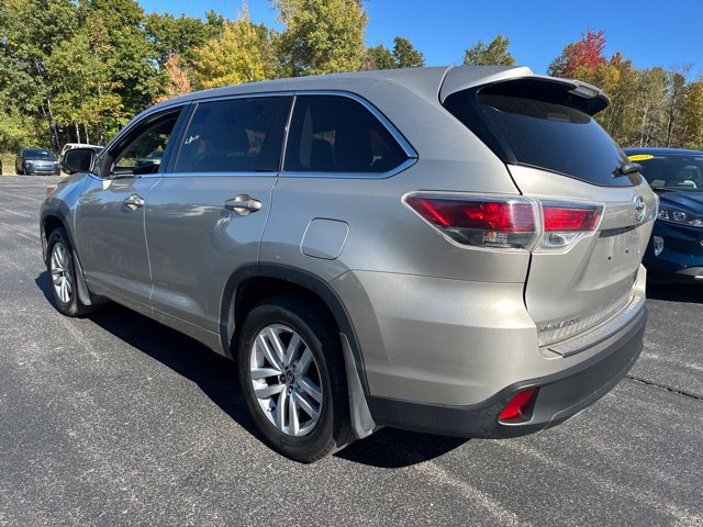Used 2016 Toyota Highlander LE AWD/4WD image 6