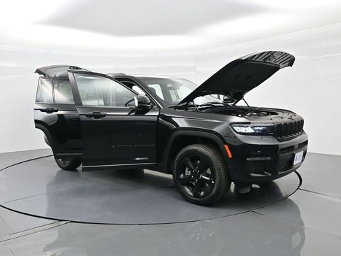 New 2025 Jeep Grand Cherokee L Limited w/ Black Appearance Package image 32