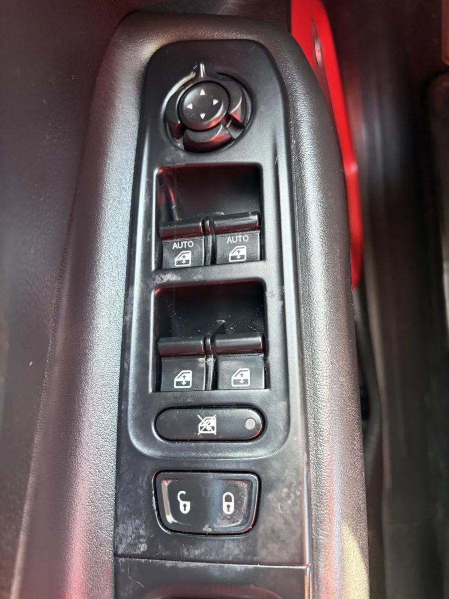 Used 2017 Jeep Renegade Trailhawk w/ Premium Trailhawk Package AWD/4WD image 26