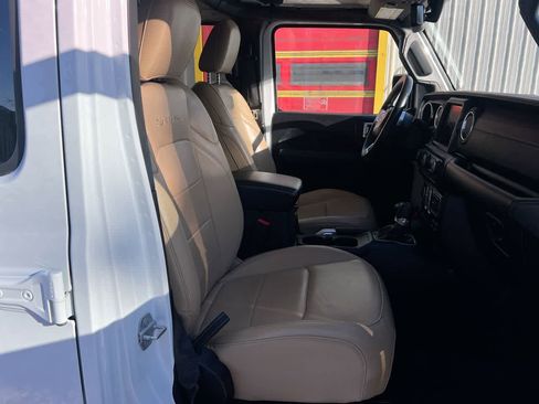 Used 2018 Jeep Wrangler Unlimited Sahara image 28