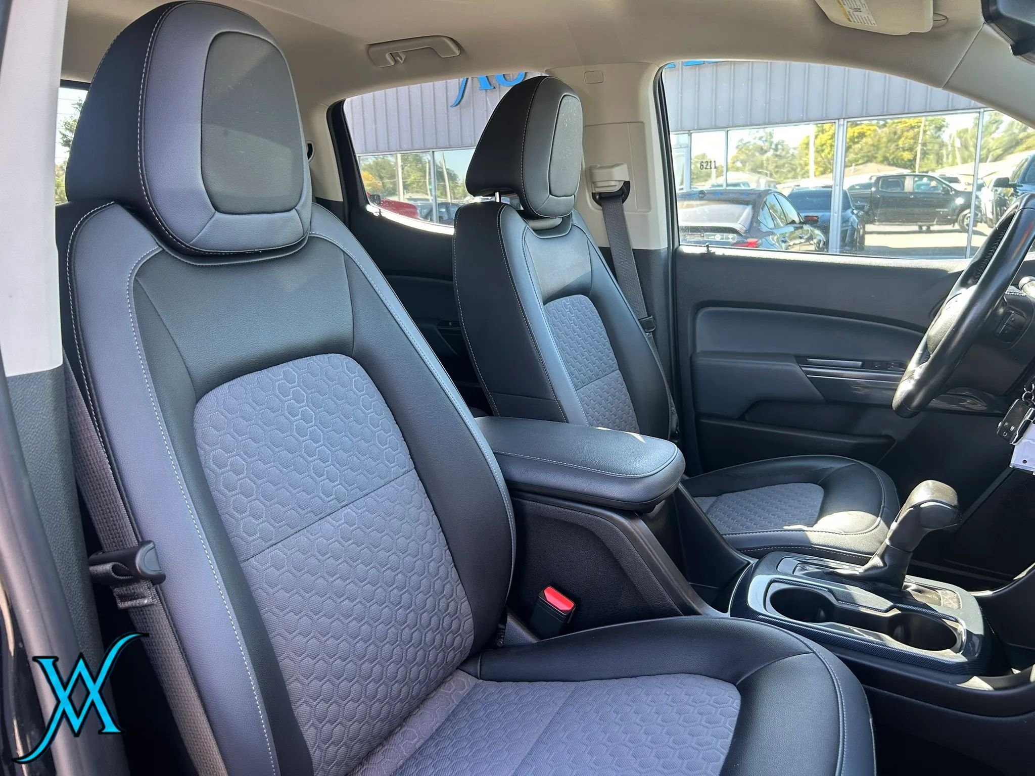 Used 2018 Chevrolet Colorado Z71 AWD/4WD image 28