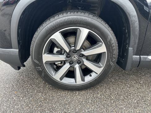 Certified 2023 Honda Pilot Touring image 7