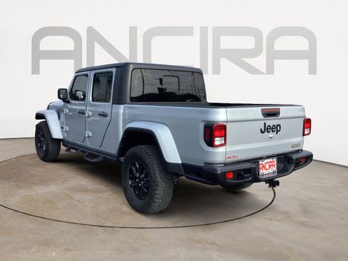 Used 2023 Jeep Gladiator Sport image 12