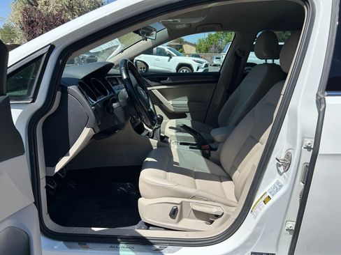 Used 2019 Volkswagen Golf Alltrack S AWD/4WD image 12
