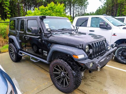 Used 2018 Jeep Wrangler Unlimited Sport S AWD/4WD image 2