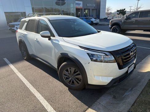 Used 2022 Nissan Pathfinder SV w/ SV Black Package image 6