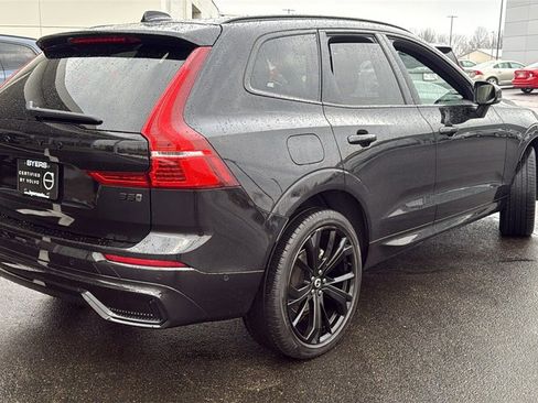 Certified 2024 Volvo XC60 B5 Ultimate w/ Climate Package image 3