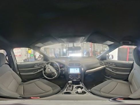 Used 2018 Ford Explorer XLT w/ Equipment Group 201A image 8