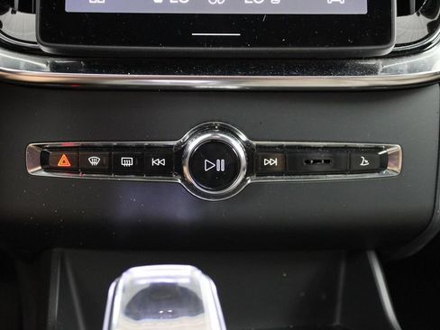 Used 2025 Volvo XC90 B5 Ultra AWD/4WD image 38